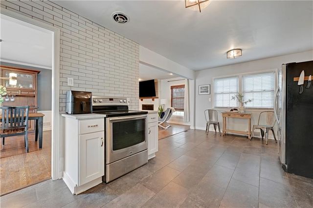 9709 State Line Road, Kansas City, MO 64114