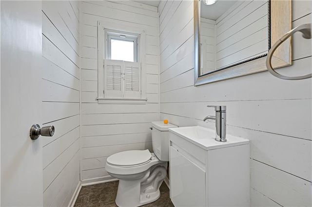 9709 State Line Road, Kansas City, MO 64114