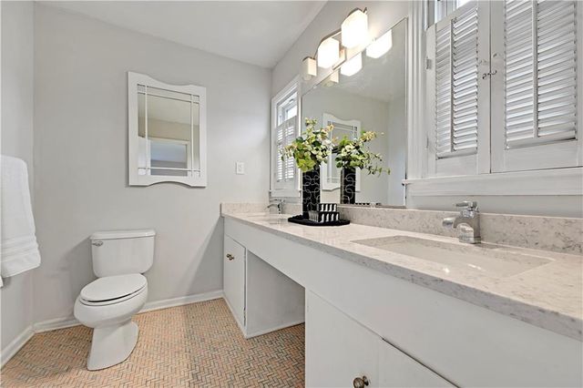 9709 State Line Road, Kansas City, MO 64114