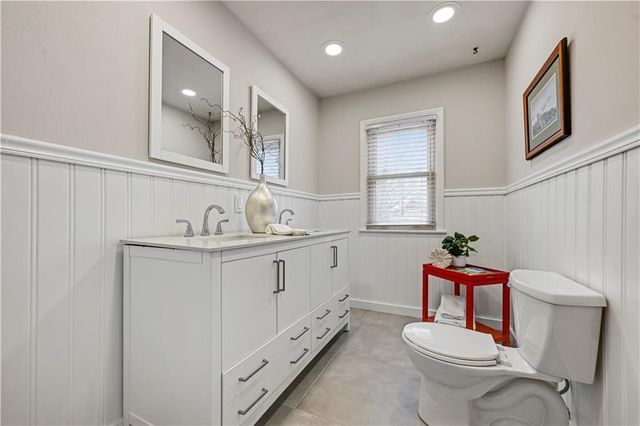 9709 State Line Road, Kansas City, MO 64114