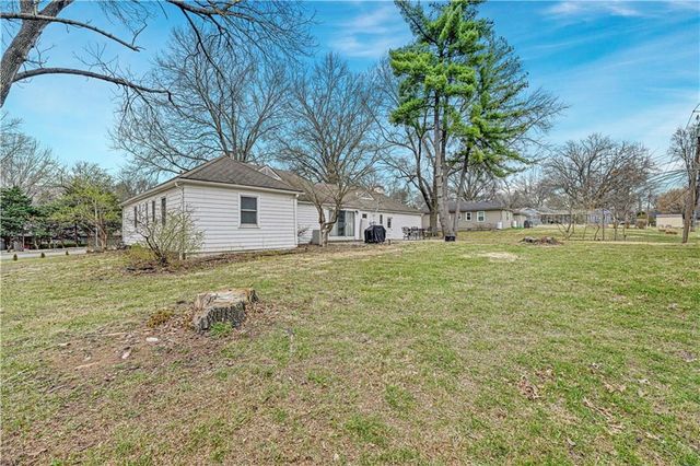 9709 State Line Road, Kansas City, MO 64114