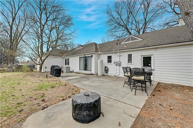 9709 State Line Road, Kansas City, MO 64114