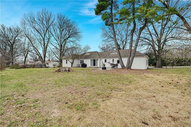 9709 State Line Road, Kansas City, MO 64114