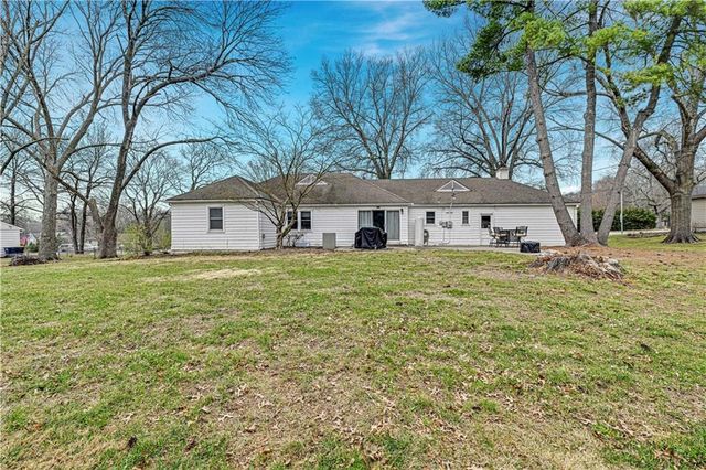 9709 State Line Road, Kansas City, MO 64114