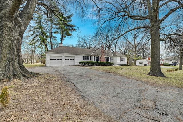 9709 State Line Road, Kansas City, MO 64114