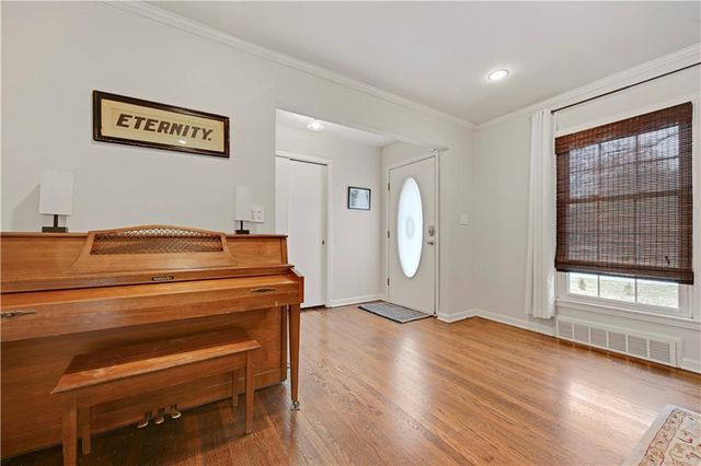 9709 State Line Road, Kansas City, MO 64114