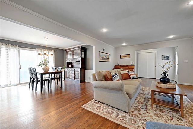 9709 State Line Road, Kansas City, MO 64114