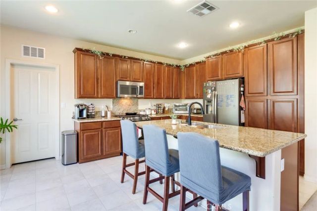 18086 Tanzanite, San Bernardino, CA 92407
