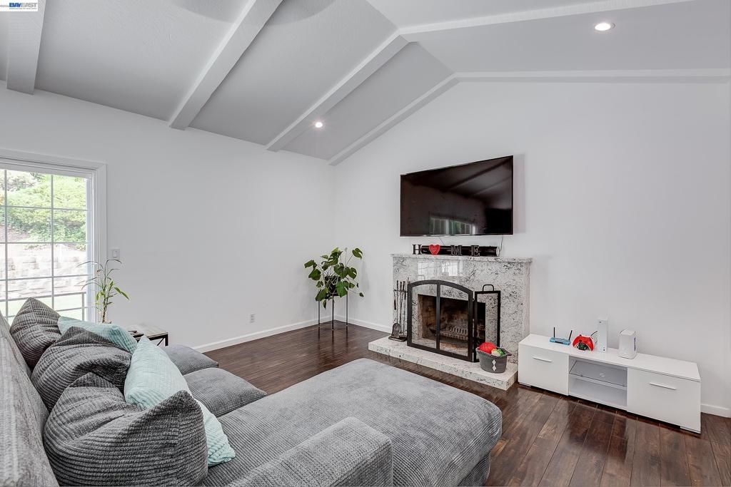 Image 10 of property listing at 5800 Cold Water Dr, Castro Valley, CA 94552