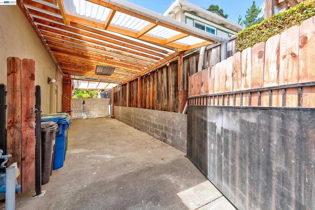 Image 19 of property listing at 5800 Cold Water Dr, Castro Valley, CA 94552