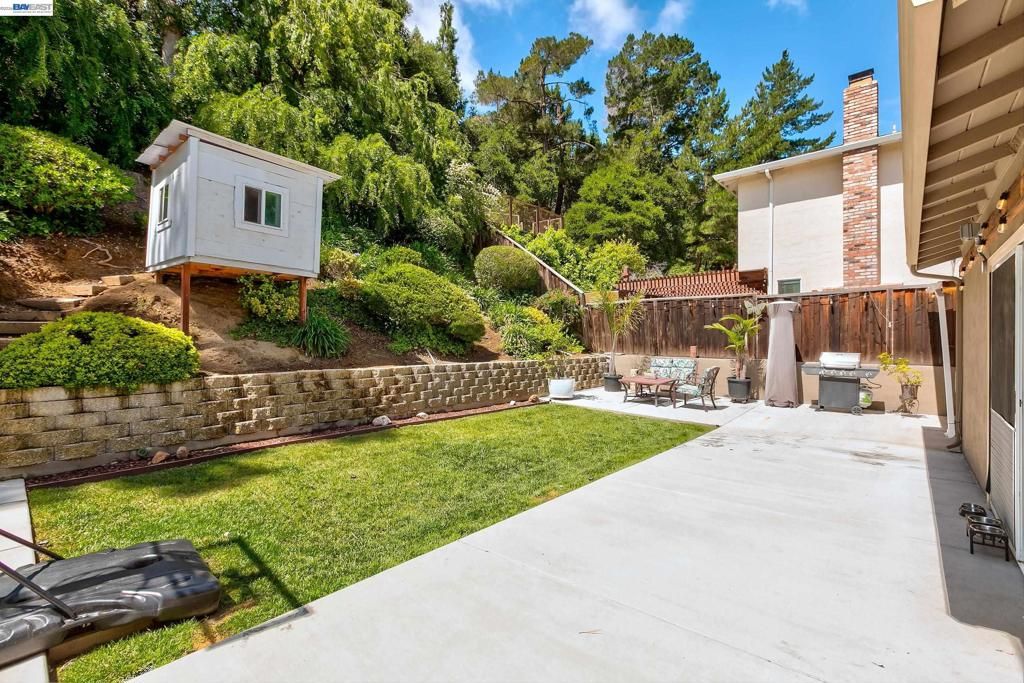 Image 22 of property listing at 5800 Cold Water Dr, Castro Valley, CA 94552