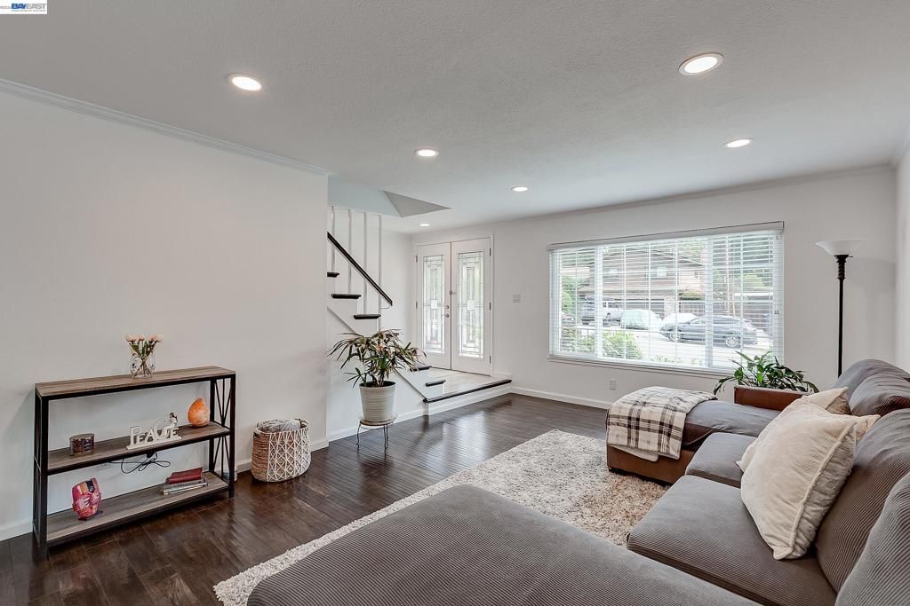 Image 3 of property listing at 5800 Cold Water Dr, Castro Valley, CA 94552