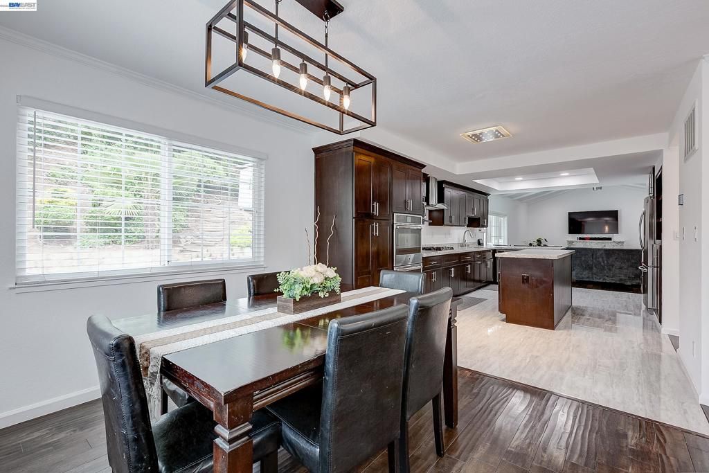 Image 4 of property listing at 5800 Cold Water Dr, Castro Valley, CA 94552