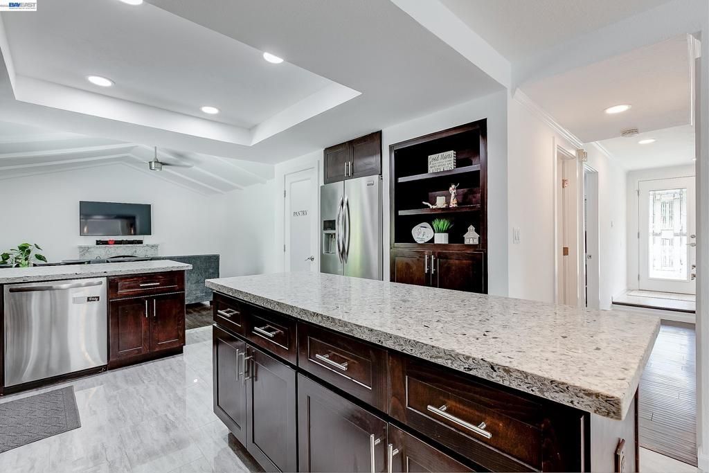 Image 6 of property listing at 5800 Cold Water Dr, Castro Valley, CA 94552