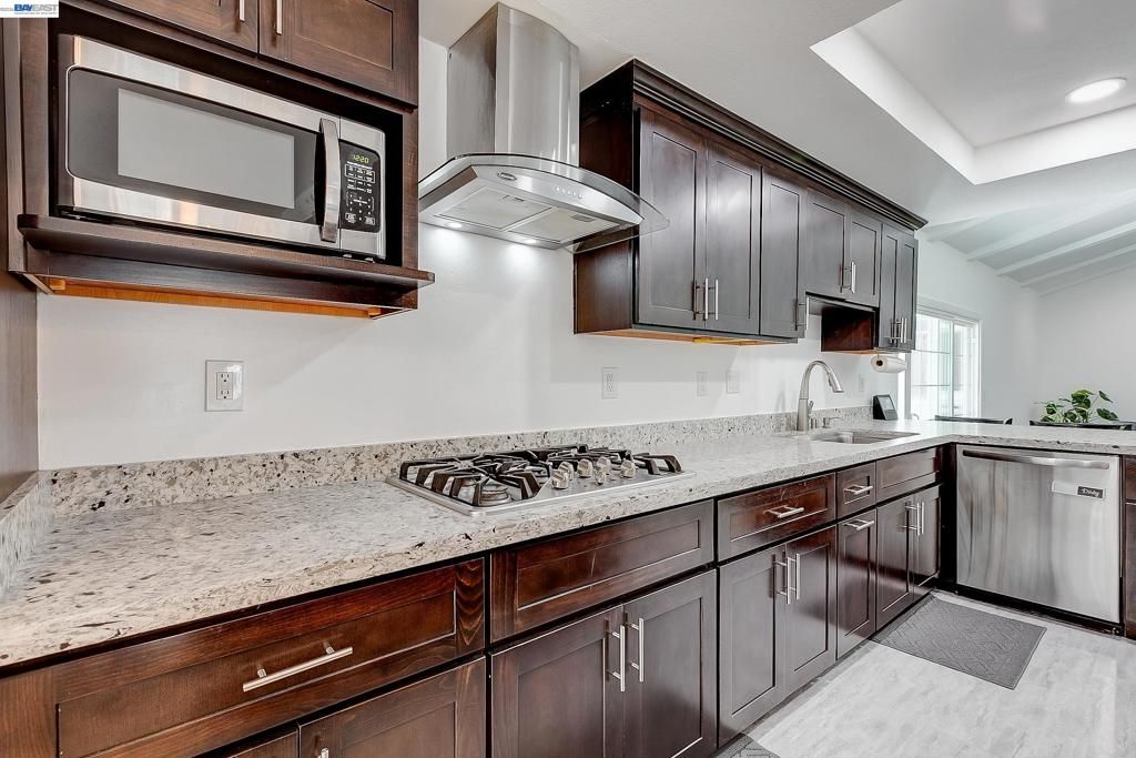 Image 7 of property listing at 5800 Cold Water Dr, Castro Valley, CA 94552