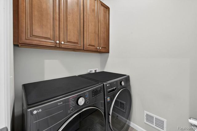 6156 Summerbrooke Circle, Fowlerville, MI 48836