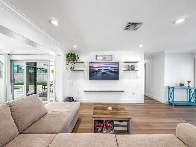 1098 W Camino Real, Boca Raton, FL 33486