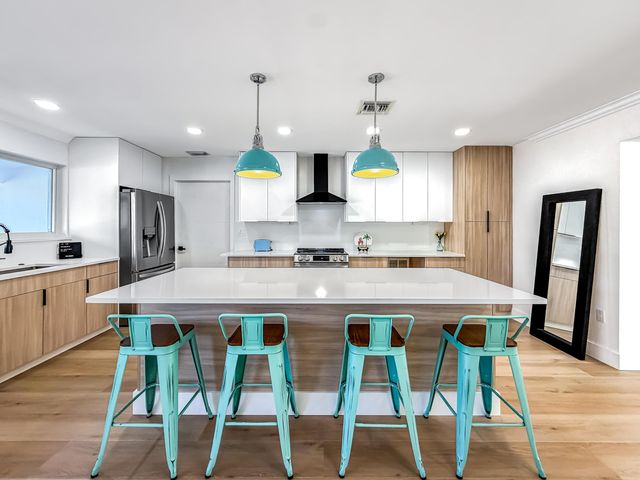 1098 W Camino Real, Boca Raton, FL 33486