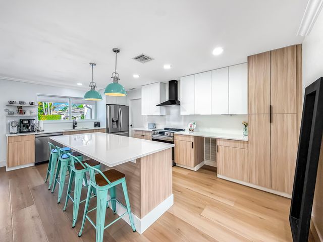 1098 W Camino Real, Boca Raton, FL 33486