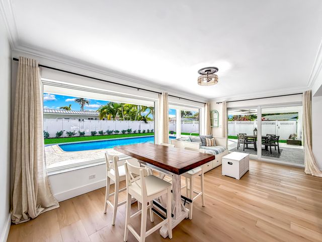 1098 W Camino Real, Boca Raton, FL 33486