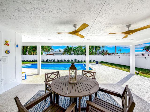 1098 W Camino Real, Boca Raton, FL 33486