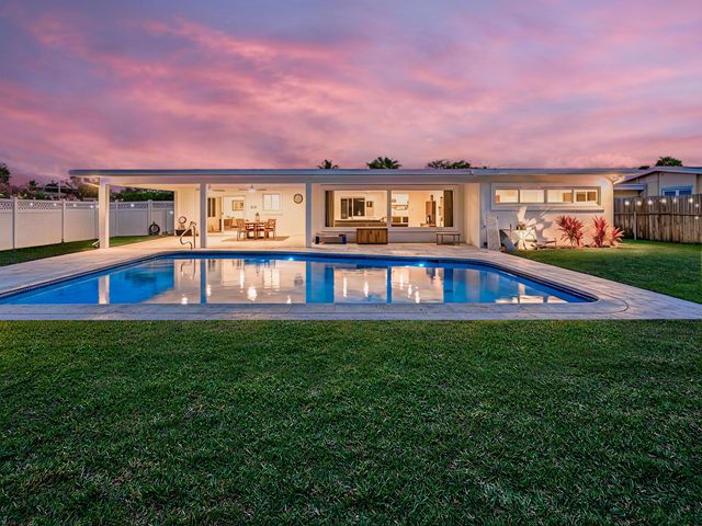 1098 W Camino Real, Boca Raton, FL 33486