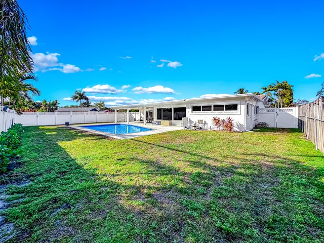 1098 W Camino Real, Boca Raton, FL 33486