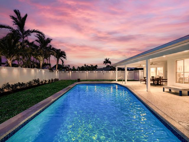 1098 W Camino Real, Boca Raton, FL 33486