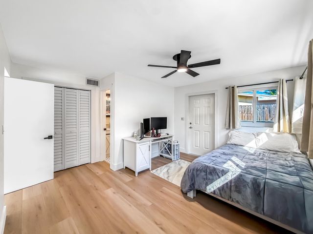 1098 W Camino Real, Boca Raton, FL 33486