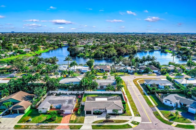 1098 W Camino Real, Boca Raton, FL 33486