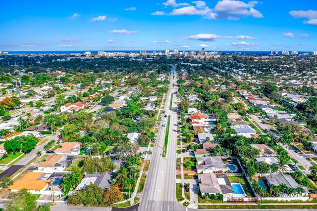 1098 W Camino Real, Boca Raton, FL 33486