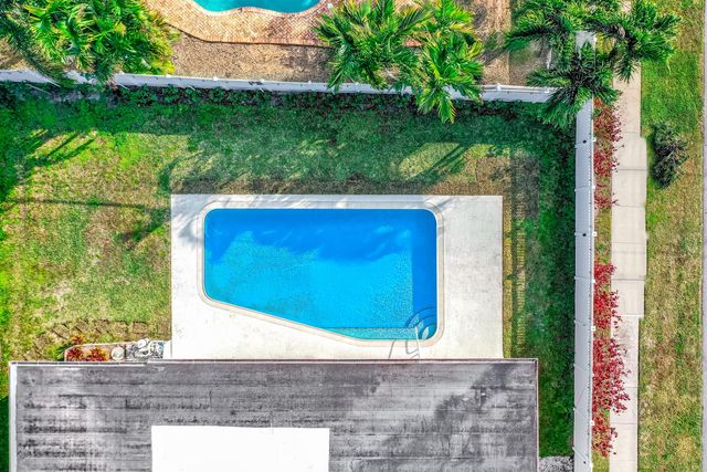 1098 W Camino Real, Boca Raton, FL 33486