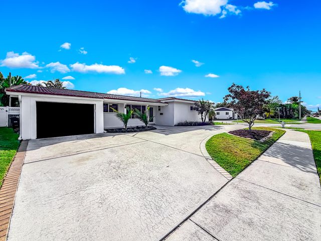 1098 W Camino Real, Boca Raton, FL 33486