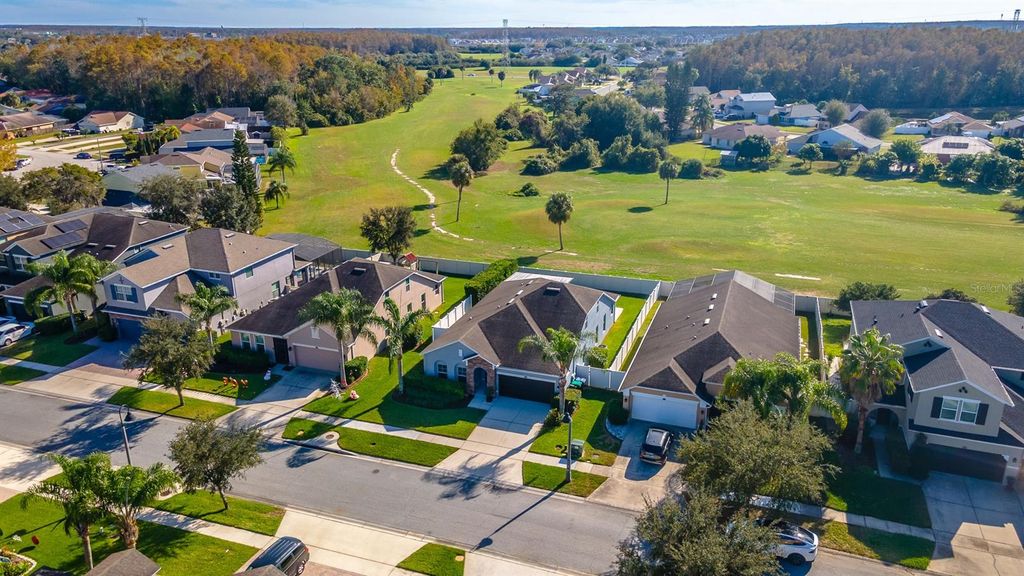 Image 2 of property listing at 12923 SAWGRASS PINE CIRCLE, Orlando, FL 32824