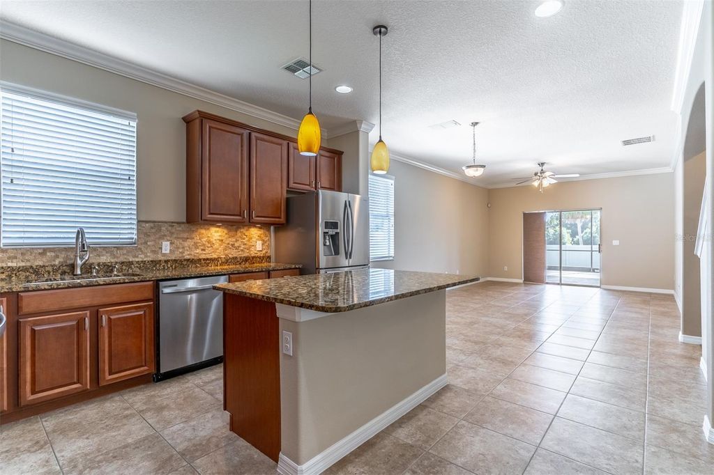 Image 12 of property listing at 12923 SAWGRASS PINE CIRCLE, Orlando, FL 32824