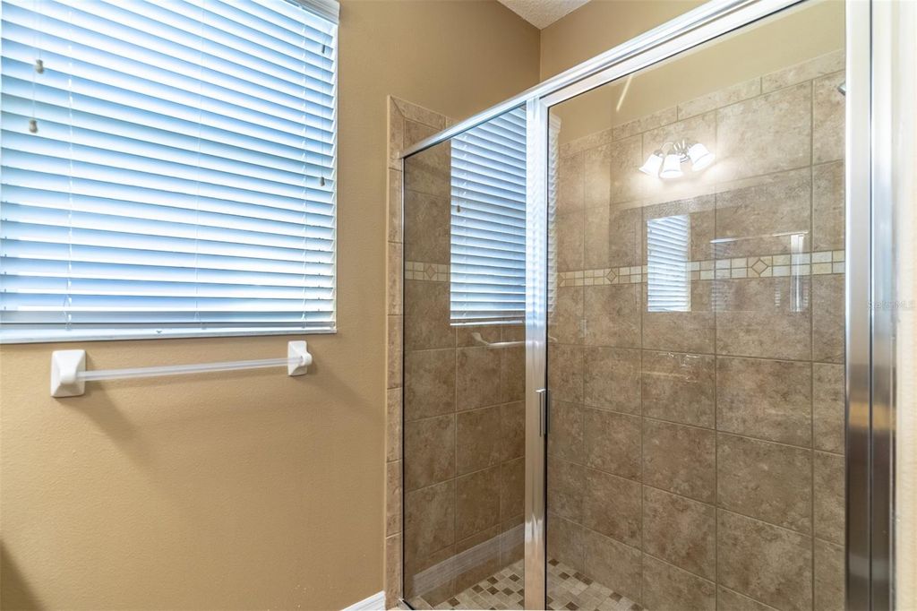 Image 17 of property listing at 12923 SAWGRASS PINE CIRCLE, Orlando, FL 32824