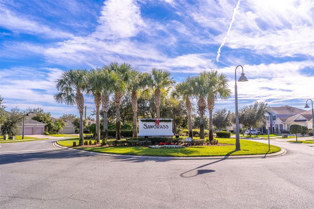 Image 38 of property listing at 12923 SAWGRASS PINE CIRCLE, Orlando, FL 32824