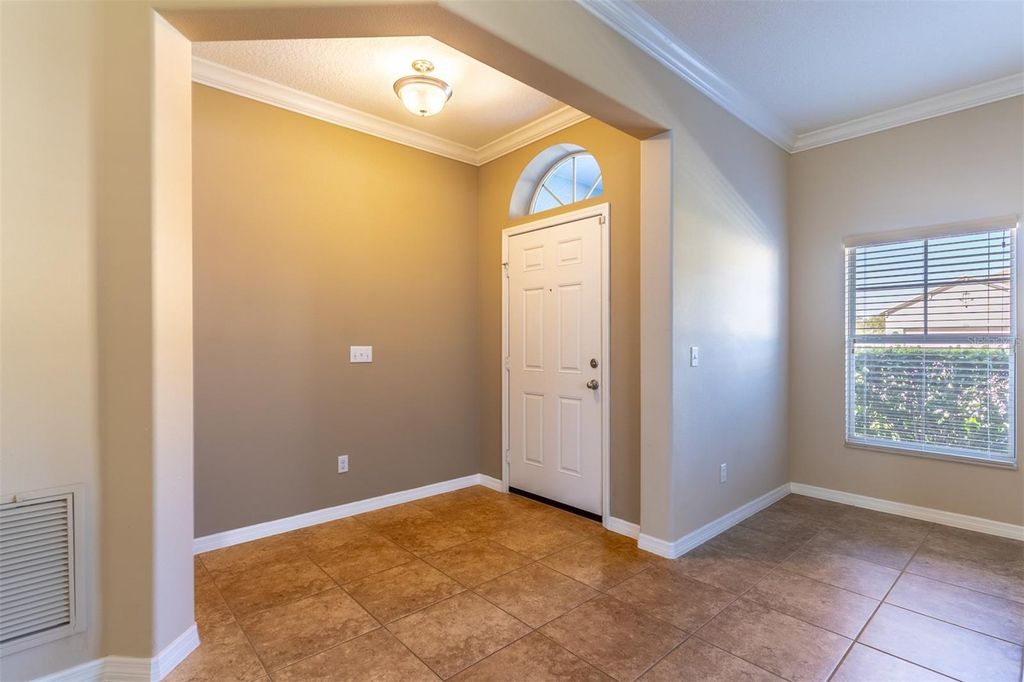 Image 6 of property listing at 12923 SAWGRASS PINE CIRCLE, Orlando, FL 32824