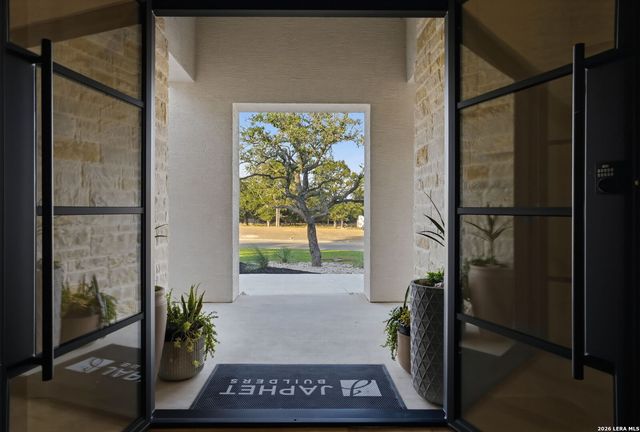 68 Ranch Heights, Fair Oaks Ranch, TX 78015