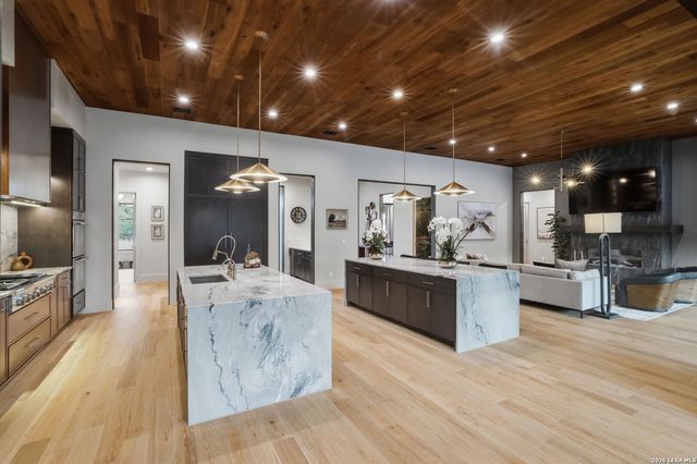 68 Ranch Heights, Fair Oaks Ranch, TX 78015