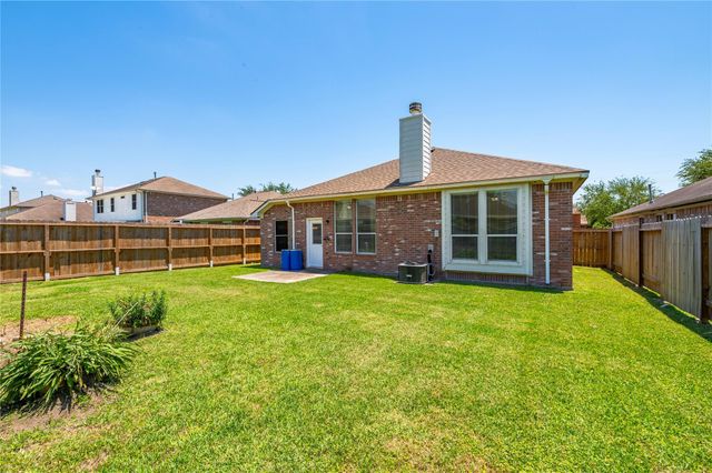 123 Sunset Falls Drive, La Marque, TX 77568