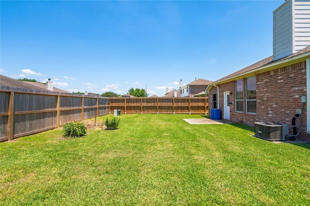 123 Sunset Falls Drive, La Marque, TX 77568