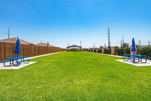 123 Sunset Falls Drive, La Marque, TX 77568