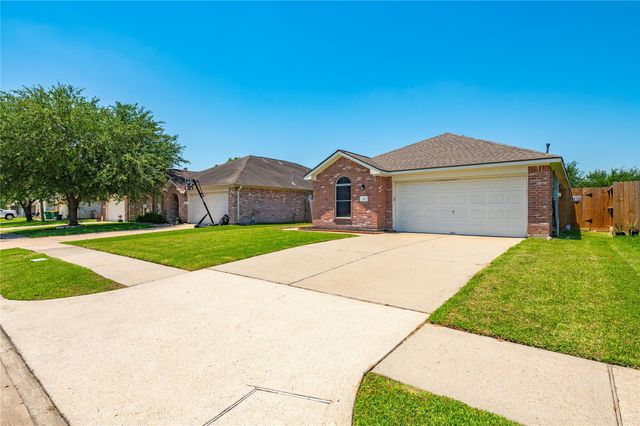 123 Sunset Falls Drive, La Marque, TX 77568