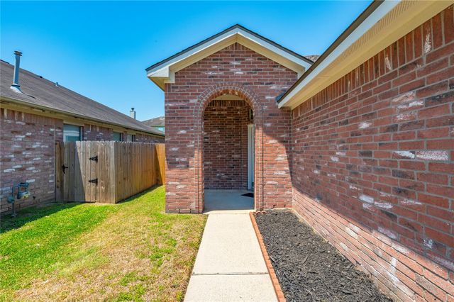 123 Sunset Falls Drive, La Marque, TX 77568