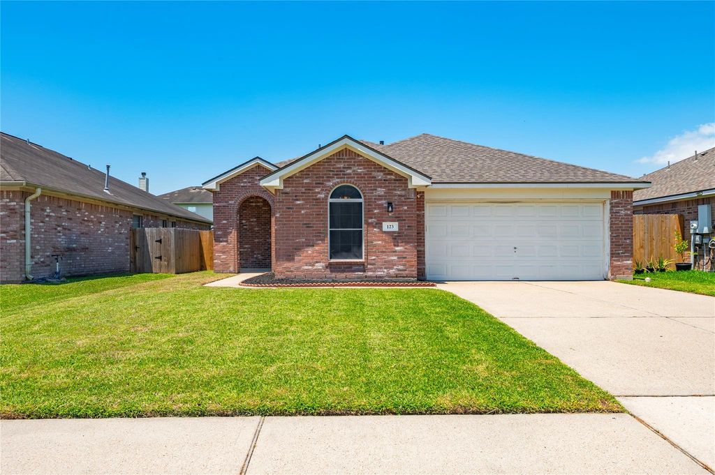 123 Sunset Falls Drive, La Marque, TX 77568