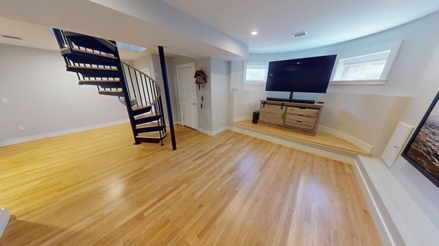 1896 Beacon St. 1, Brookline, MA 02445