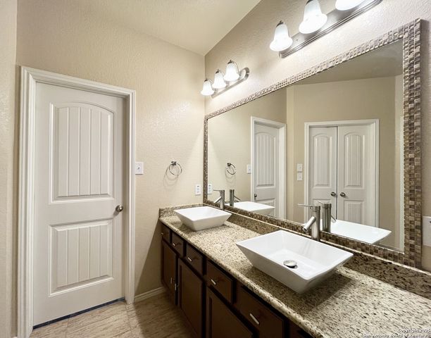 8406 Loska, San Antonio, TX 78251