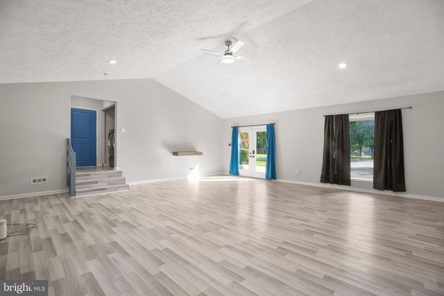89 CLEREMONT DR, Fredericksburg, VA 22405