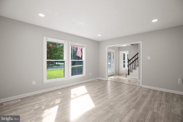 89 CLEREMONT DR, Fredericksburg, VA 22405